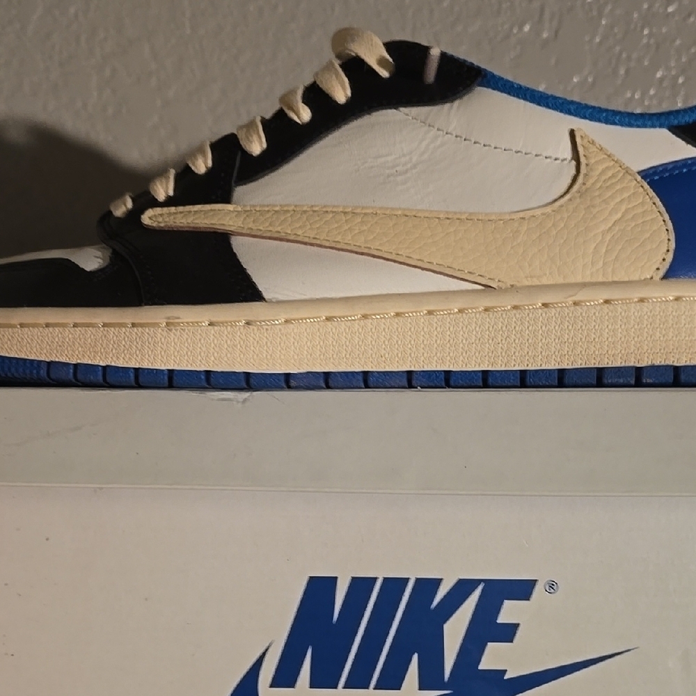 Nike Men's Black and Blue Sneakers